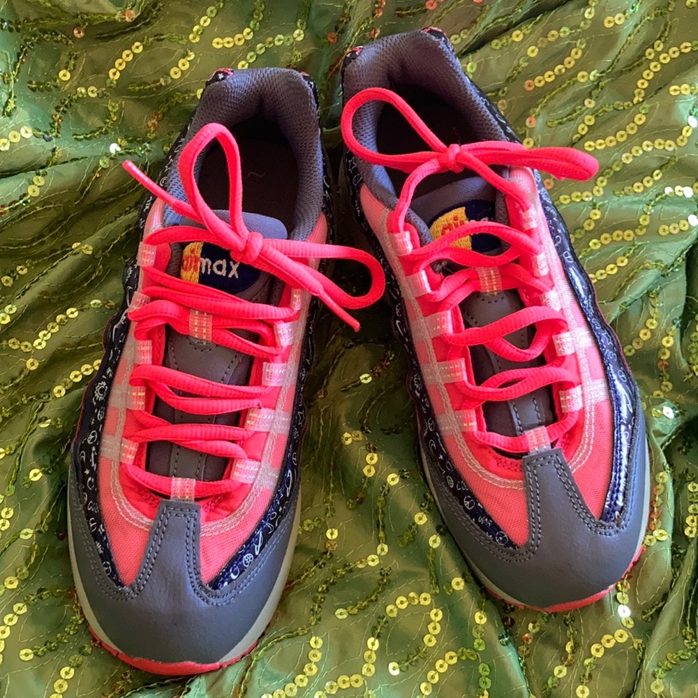 Great condition Kids Air Max 95 size 3y hot pink